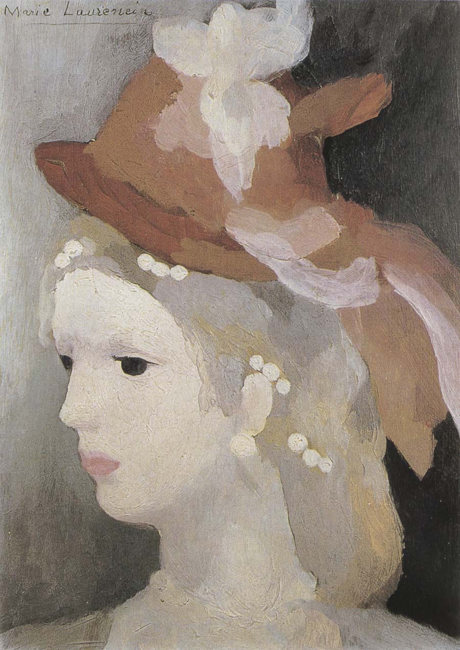 Woman wearing the pearl